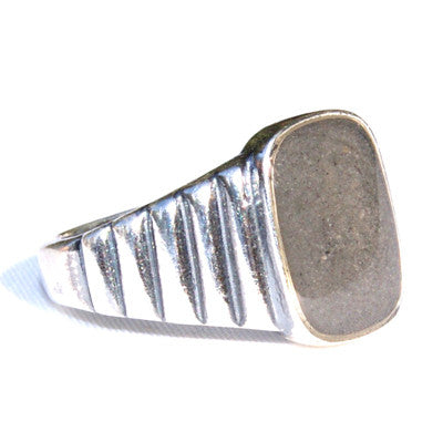Mens Ashes Antique Ridged Ring